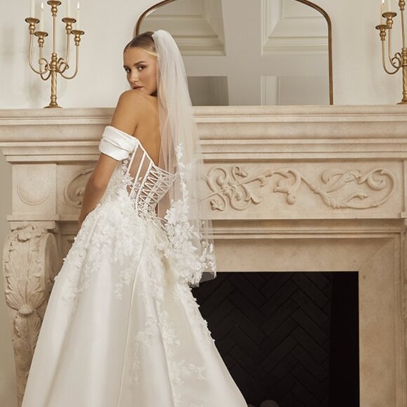 Huntington Veil Fingertip - Picture 2 of 4